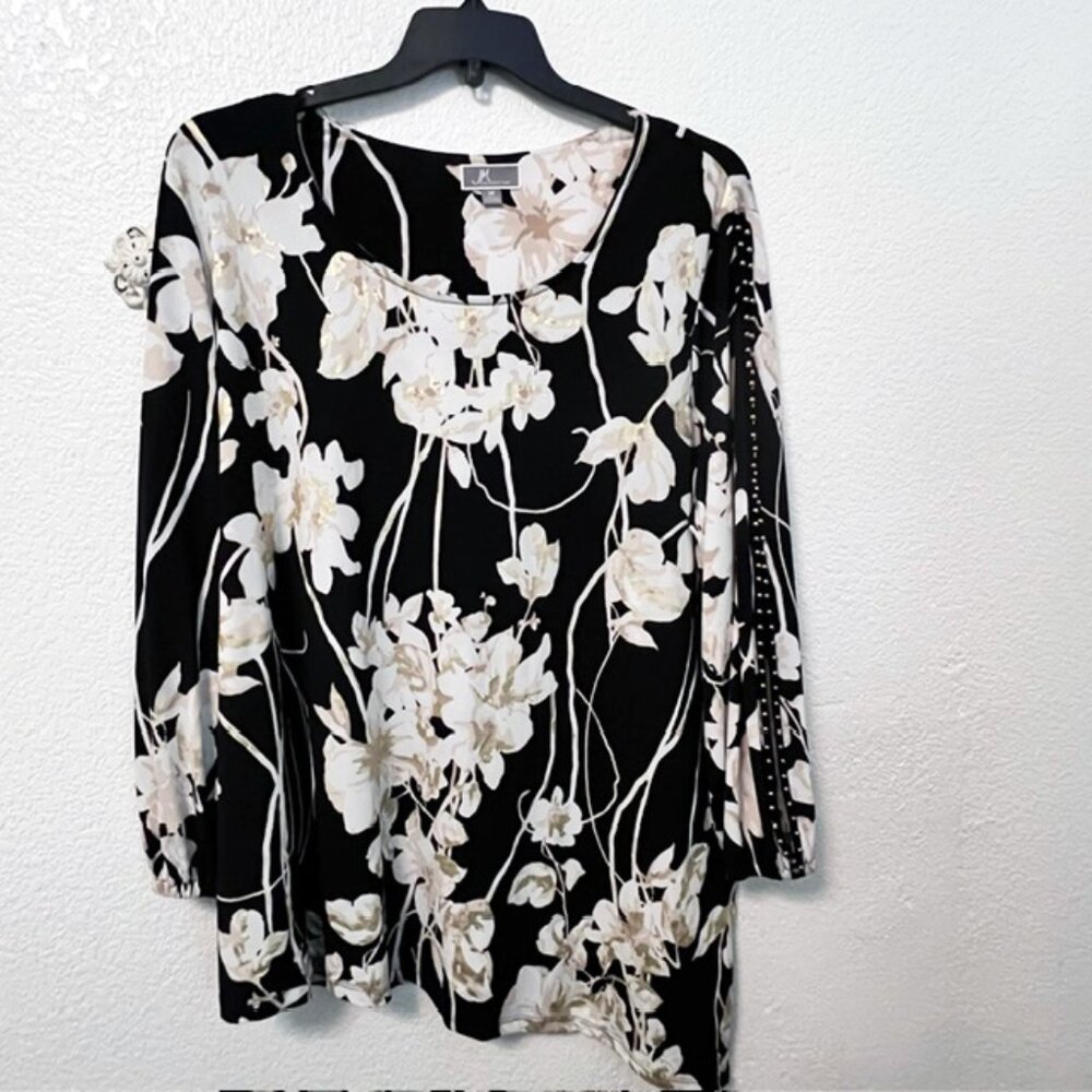 JM Collection Woman tunic, with Gold foil print accents and Studded Split-Sleeve